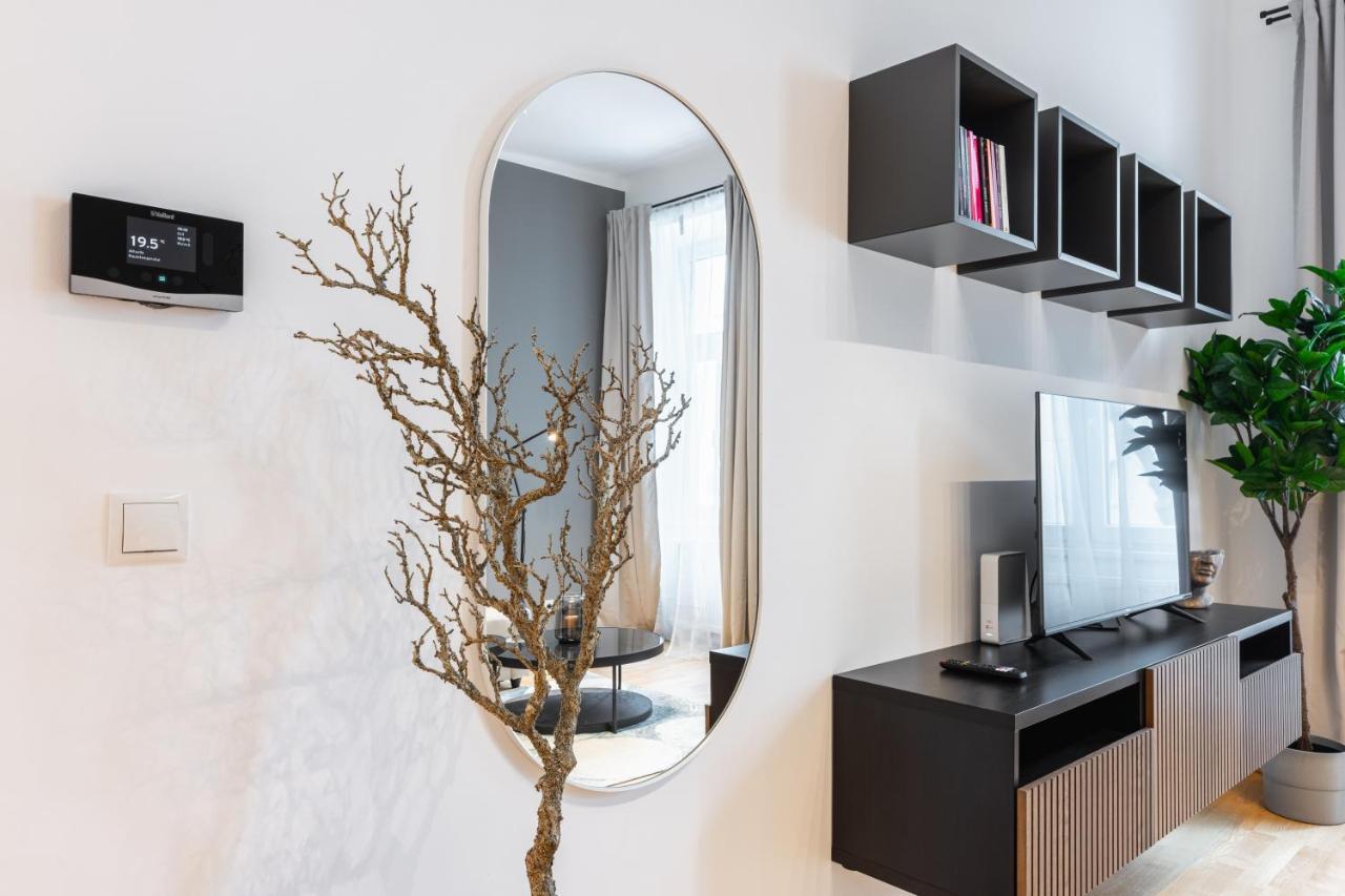 Trendy Apt With - Smart Tv, Coffee Machine In Meidling Відень Екстер'єр фото