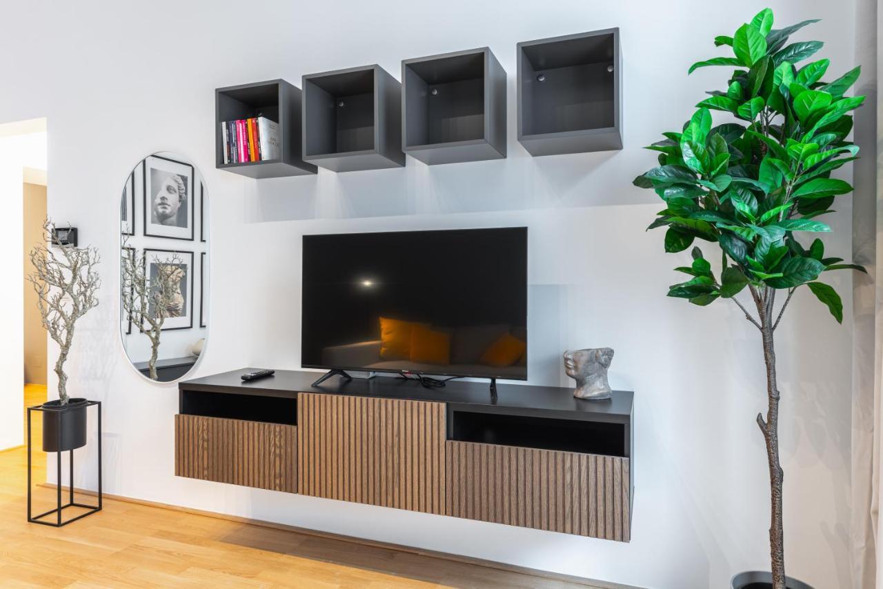 Trendy Apt With - Smart Tv, Coffee Machine In Meidling Відень Екстер'єр фото